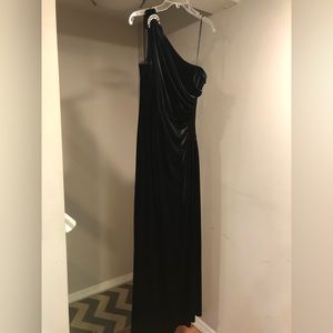 Long black velvet gown with rhine stone brooch and leg slit
- size 6 petite